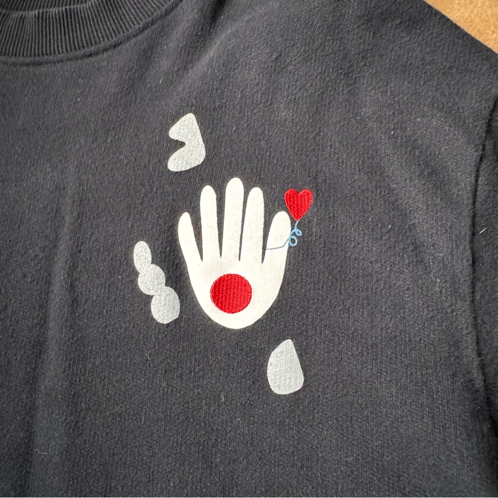 Flan Labs Vintage Black Crewneck Sweatshirt w Hand Heart Motif oven mitt graphic - Picture 4 of 9